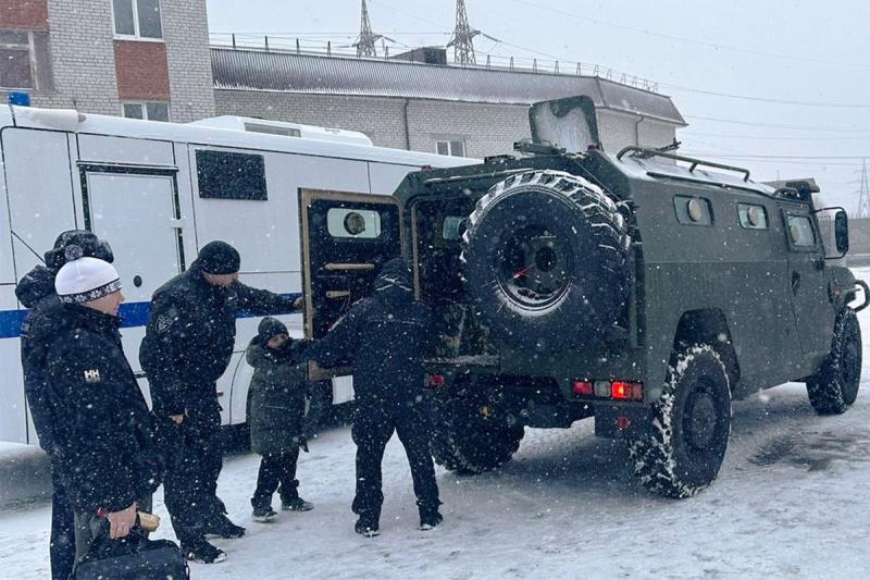 Сотрудники тюменского ОМОН приняли участие в интерактивной выставке ко Дню полиции