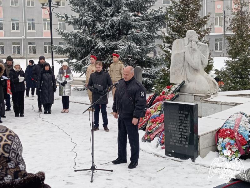 Во Владимире Росгвардейцы почтили память героев Отечества