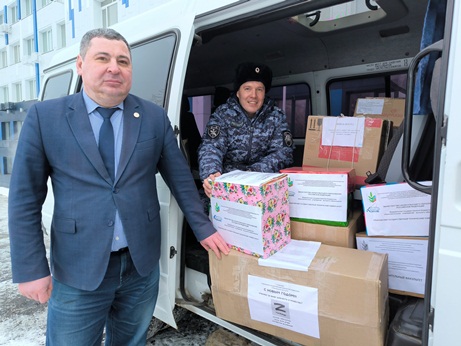 Ульяновские студенты передали росгвардейцам, несущим службу в зоне СВО, подарки к Новому году