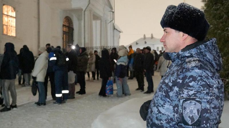 В Кировской области росгвардейцы приняли участие в охране общественного порядка во время празднования Крещения Господня