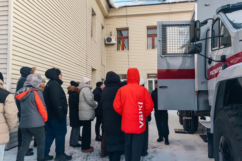 Сотрудники ОМОН «Оберег» познакомили кузбасских студентов с важностью своей профессии