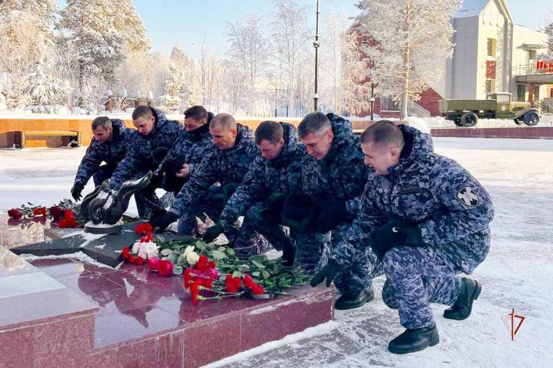 На Ямале росгвардейцы приняли участие в патриотических мероприятиях в честь 82-й годовщины победы под Сталинградом