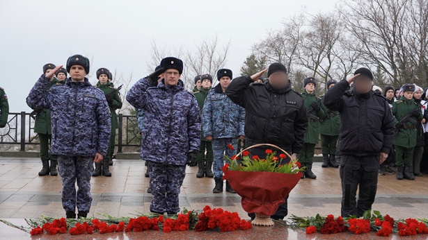 В Ульяновске росгвардейцы почтили память участников Сталинградской битвы