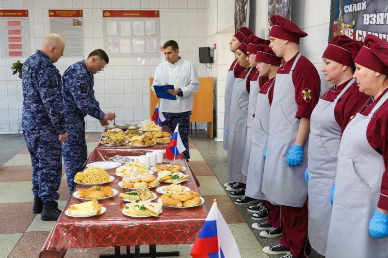 В Казанском специальном моторизованном полку Росгвардии прошел конкурс профессионального мастерства среди военных поваров