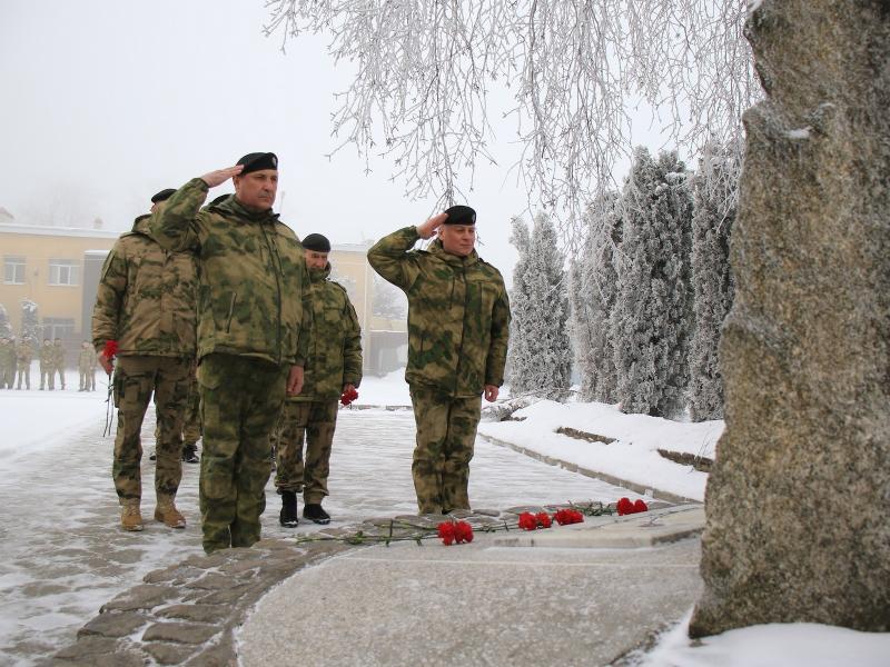 Сотрудники ставропольского ОМОН почтили память боевых товарищей, погибших при исполнении служебного долга