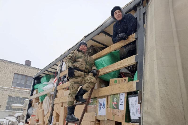 В Томской области Росгвардия оказала помощь в погрузке очередной гуманитарной помощи на СВО