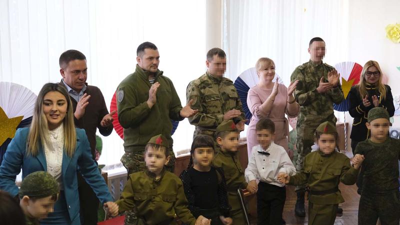 В Херсонской области член верхней палаты Федерального Собрания и росгвардейцы стали гостями детского утренника