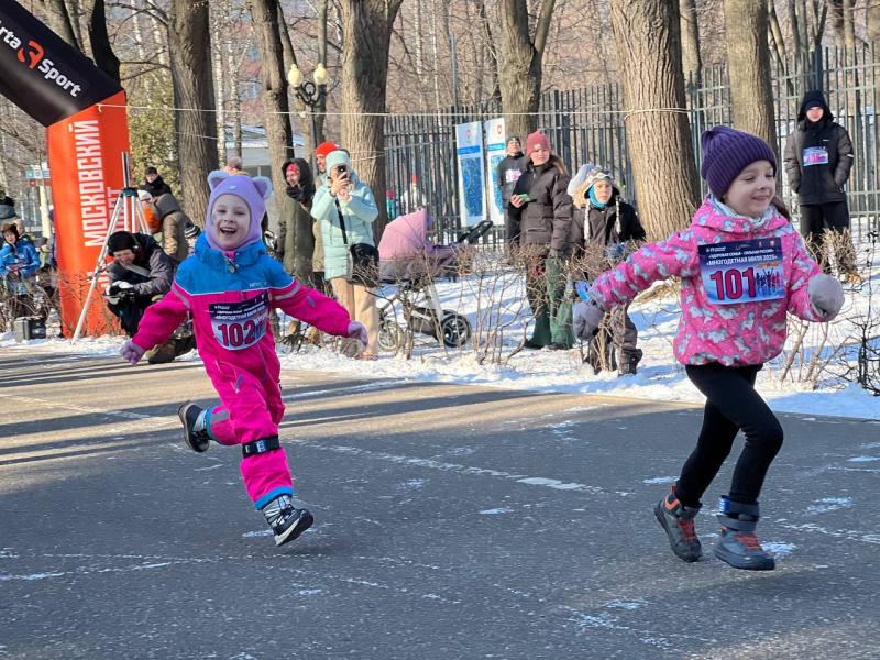 Соревнования по бегу «Многодетная миля» состоялись 23 февраля в Измайловском парке