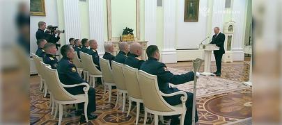 ПРЕЗИДЕНТ РОССИИ ВЛАДИМИР ПУТИН ВРУЧИЛ ОФИЦЕРАМ РОСГВАРДИИ ГЕРОЯМ РОССИИ МЕДАЛИ «ЗОЛОТАЯ ЗВЕЗДА»