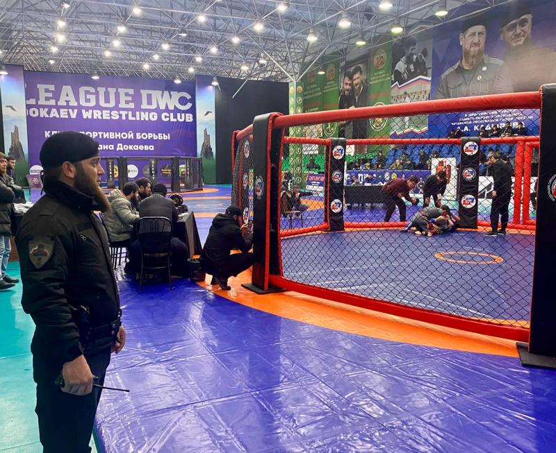РОСГВАРДЕЙЦЫ ОБЕСПЕЧИЛИ БЕЗОПАСНОСТЬ ЧЕМПИОНАТА И ПЕРВЕНСТВА СКФО ПО ММА В ГРОЗНОМ