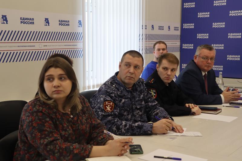 В Мордовии росгвардеец принял участие в круглом столе по проведению всероссийской акции «Диктант Победы»