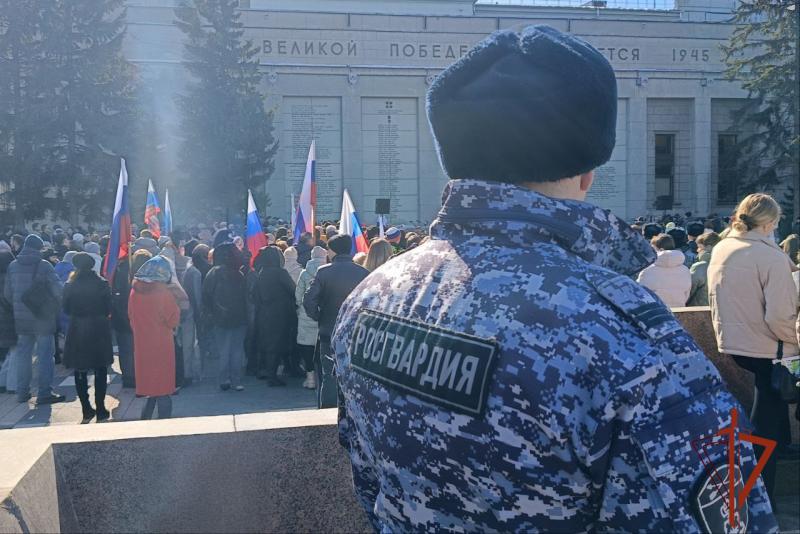 В Иркутске Росгвардия обеспечила безопасность проведения митинг-концерта в День воссоединения Крыма с Россией