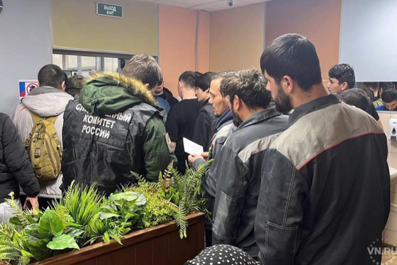 Мигрантов доставили со склада маркетплейса в военкомат под Новосибирском