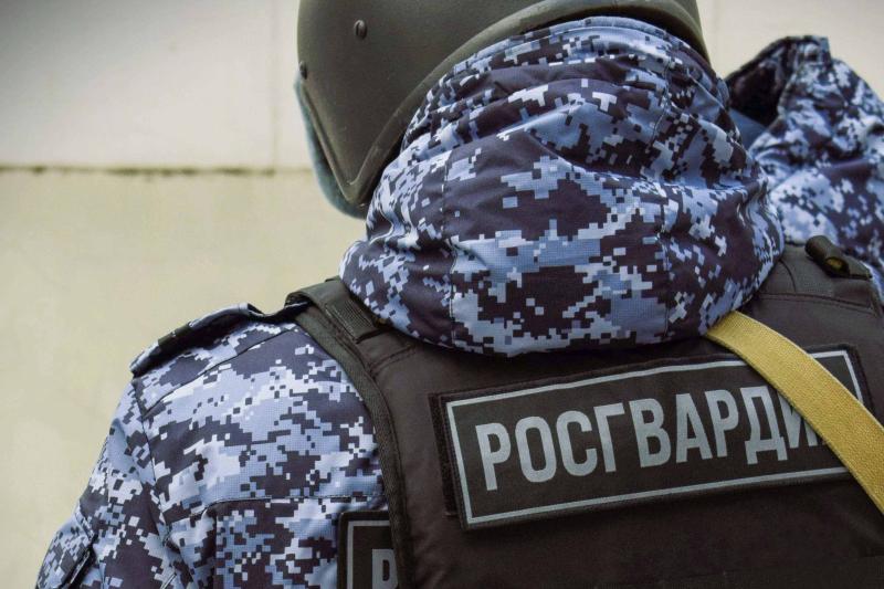 Росгвардейцы задержали предполагаемого виновника, из-за которого возлюбленная оказалась в больнице