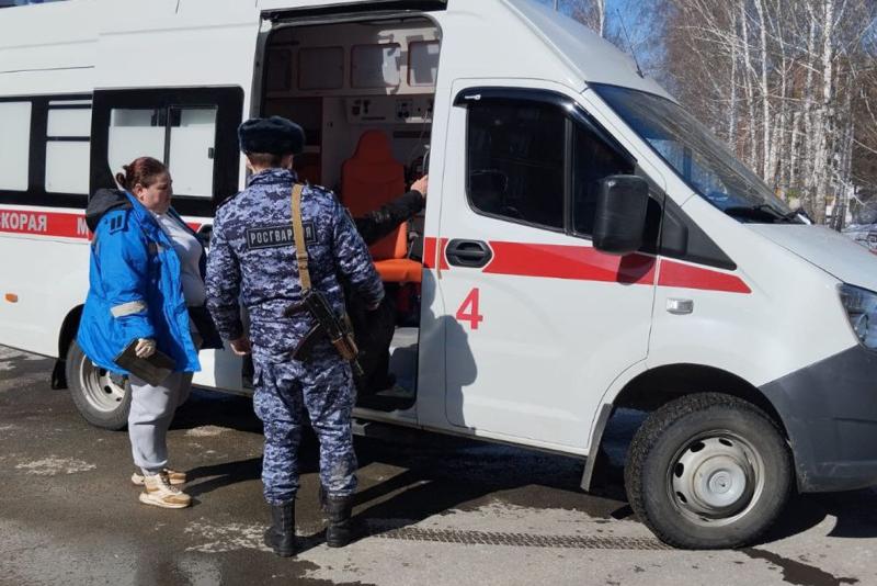 Росгвардейцы в Юрге помогли пожилой женщине, получившей травму на улице