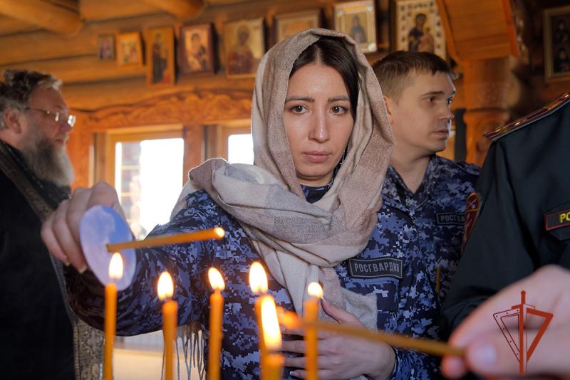 В преддверии Дня Росгвардии в Республике Алтай почтили память погибших воинов