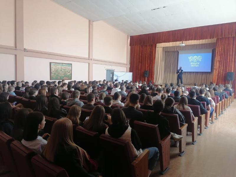 Росгвардейцы провели «Урок мужества» для студентов ЮУрГУ в Челябинске
