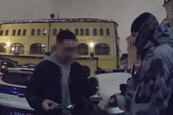Сотрудники столичного спецподразделения задержали молодого человека с наркотиками