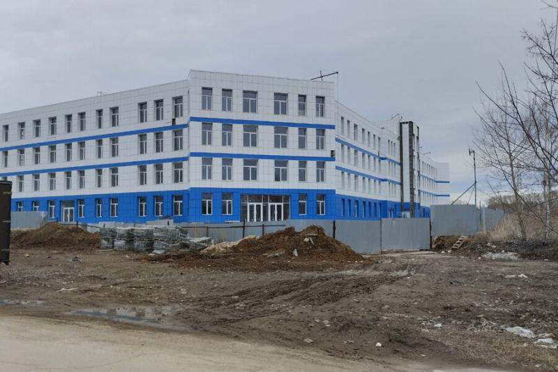 Строительство поликлиники в Кировском районе Новосибирска продлили до 2026 года