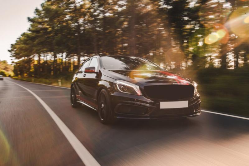 Импорт дорогих авто в Россию рухнул на 56%