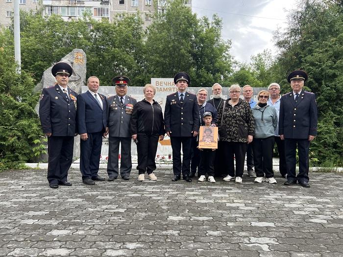 В преддверии Дня памяти и скорби Управление МВД по Екатеринбургу организовали митинг в память о героях, погибших в Великой Отечественной войне