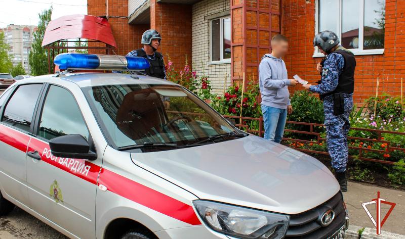 В Йошкар-Оле сотрудники Росгвардии задержали подозреваемого в краже из магазина