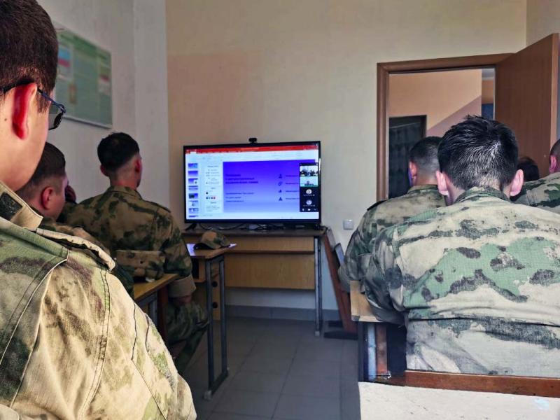 В Херсонской области лектор Общества «Знание» провела занятие для росгвардейцев