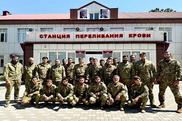 В РАМКАХ АКЦИИ «ОТ СЕРДЦА К СЕРДЦУ» РОСГВАРДЕЙЦЫ ИЗ ГРОЗНОГО СДАЛИ ДОНОРСКУЮ КРОВЬ