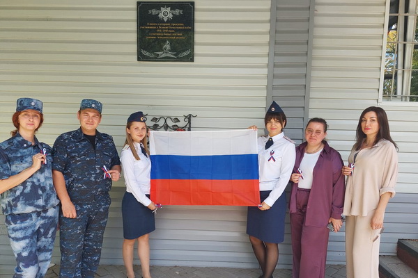 Сотрудники УФСИН присоединились к Всероссийской акции «Цвета Родины»