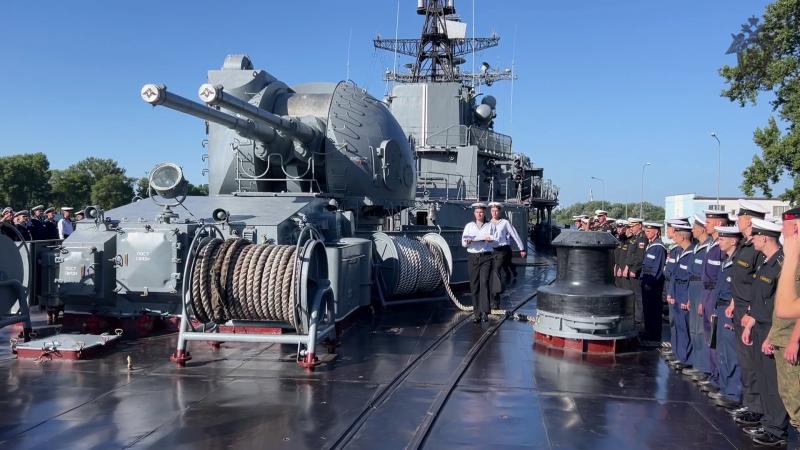 В День Государственного флага Российской Федерации сотрудники Следственного комитета Российской Федерации провели занятие для военнослужащих