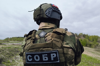 В центре Ульяновска сотрудники СОБР «Пламя» Росгвардии задержали мужчину, вооруженного ножом