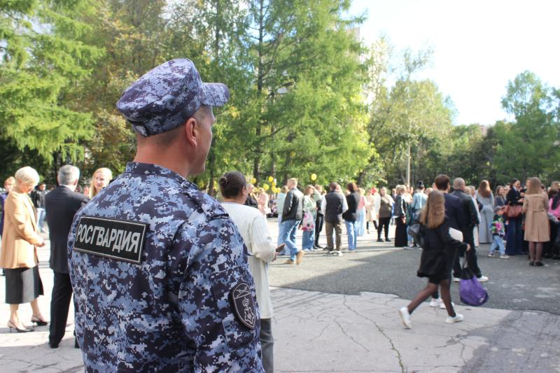 В Челябинской области росгвардейцы обеспечили охрану общественного порядка в период празднования Дня знаний