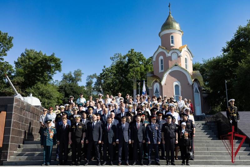 Начальник Управления Росгвардии по Приморскому краю возложил цветы в честь 80-летия окончания Второй мировой войны