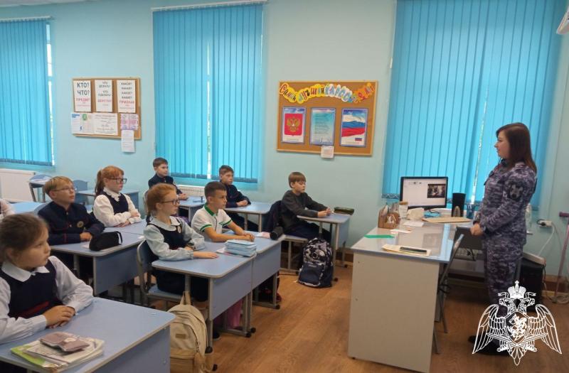 Сотрудники вневедомственной охраны провели уроки мужества во Владимирской области