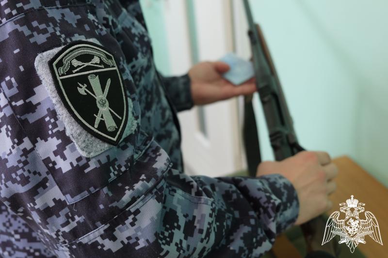 Более 550 брянских владельцев оружия росгвардейцы проверили на прошлой неделе