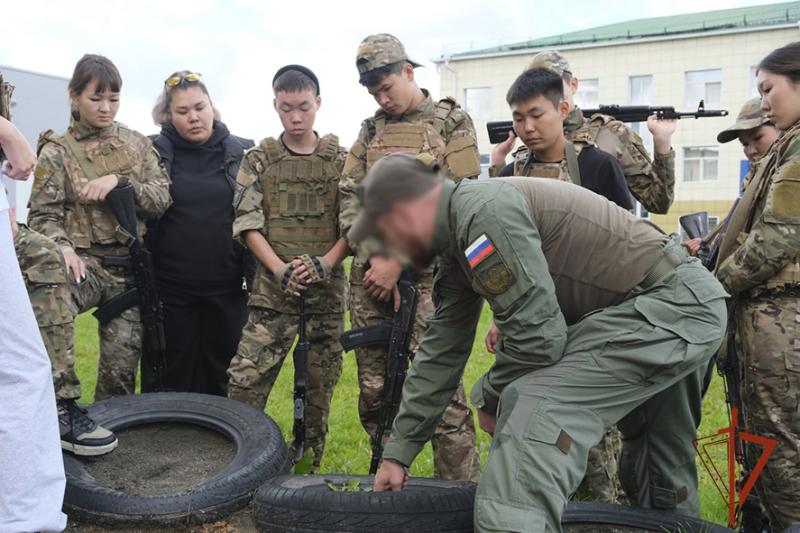 Сотрудники Росгвардии подготовили команду «МУРКУТ04» к всероссийскому финалу «Зарница 2.0»