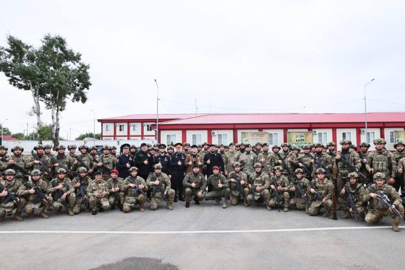 В Грозном отметили 25-ю годовщину со дня образования ОМОН «АХМАТ-Крепость» (на транспорте)