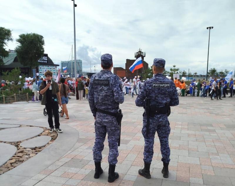 Сотрудники вневедомственной охраны Приморского края обеспечили безопасность во время проведения праздничных мероприятий в регионе