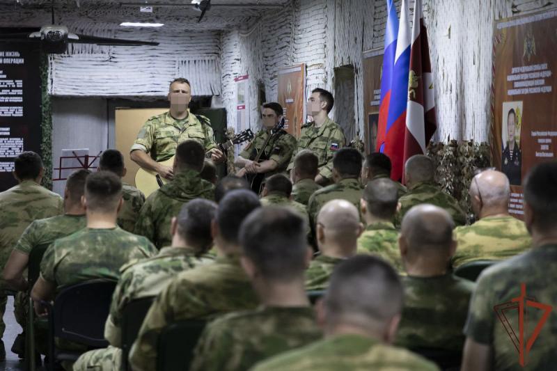 Военные музыканты Росгвардии выступили в зоне проведения специальной военной операции