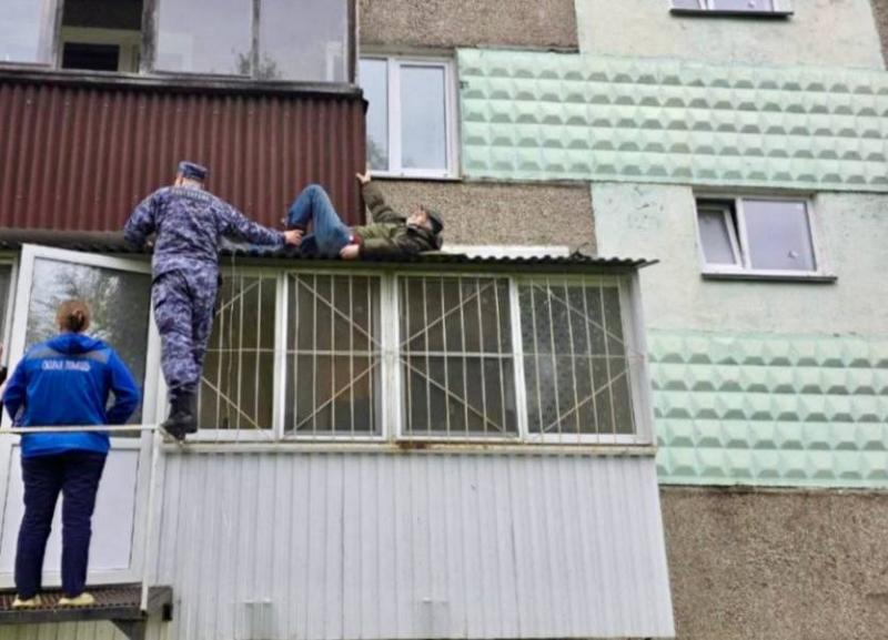 Профессионализм и быстрая реакция спасли жизнь пенсионеру в Биробиджане