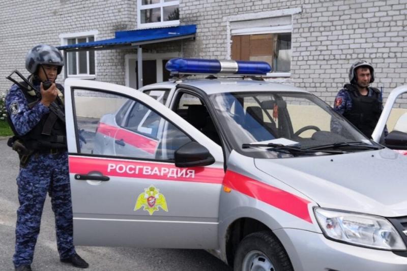 Росгвардейцы защитили новокузнечанку от агрессивных действий соседа