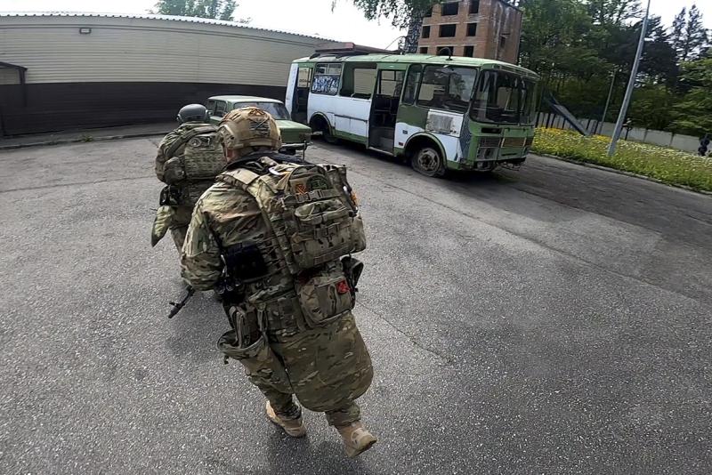 В Кузбассе сотрудники ОМОН «Рубеж» Росгвардии отработали боевое слаживание