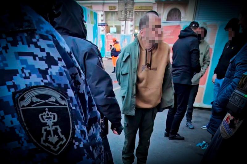 Столичные росгвардейцы задержали подозреваемого в нападении с ножом