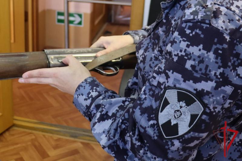 Росгвардия по ЕАО советует владельцам оружия привести сроки документов к общему сроку действия