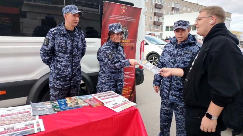Чистопольцам рассказали о возможностях службы во вневедомственной охране Росгвардии