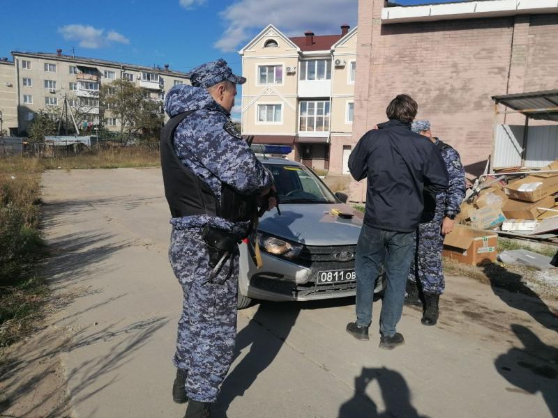 Повреждение машины пресечено сотрудниками Росгвардии в Биробиджане