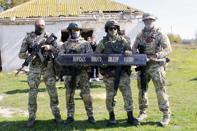 В Херсонской области росгвардейцы приняли поздравления от кадет и молодежной организации с профессиональным праздником