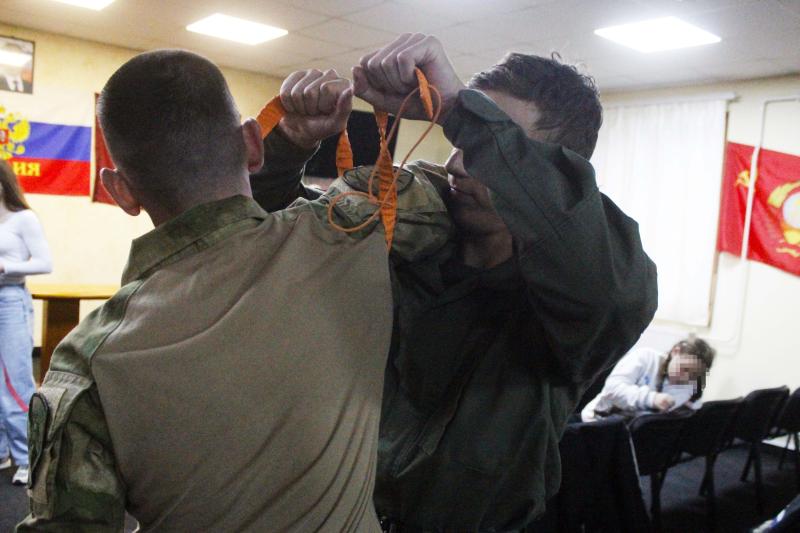 Росгвардейцы провели урок для юнармейцев в Херсонской области