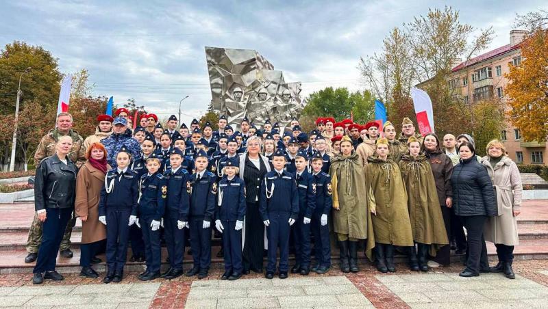 В Подмосковье росгвардейцы и кадеты почтили память подвигов Подольских курсантов