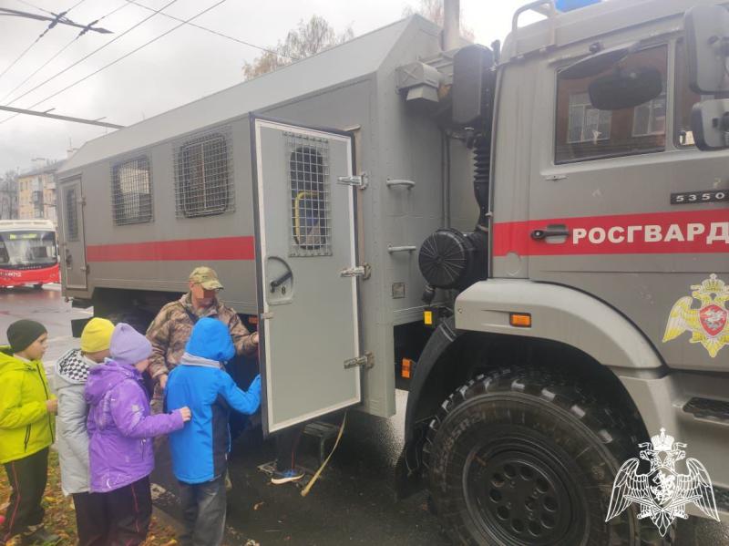 Сотрудники ОМОН